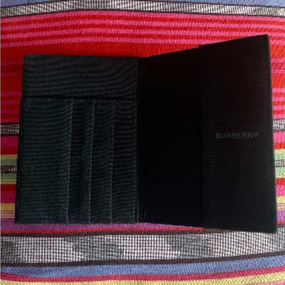 Burberry Black Textured Passport Cover (Sealed) GWP NWT - Picture 7 of 10